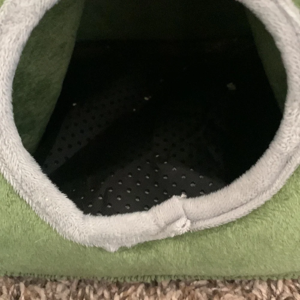 Very small hideout for pets, good for hamsters and animals that size